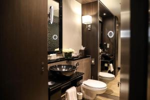 Kopalnica v nastanitvi The Dominican, Brussels, a Member of Design Hotels