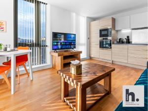 Η κουζίνα ή μικρή κουζίνα στο FREE Parking - NHS - Siemens - Reckitt - 3 Units