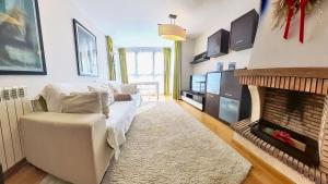 TV a/nebo společenská místnost v ubytování La Casa de Ra - tucasaenlospirineos