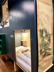 Postel nebo postele na pokoji v ubytování Yoroi Asakusa Hotel