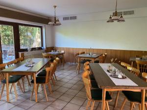 Restaurace v ubytování Zum Lahnfelsen Gräveneck