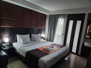 a hotel room with a bed and a window at Collection O The Bangkok Cha Cha Suite in Bangkok