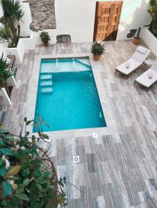 Bazén v ubytování Elysium Luxury Stays nebo v jeho okolí