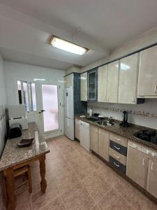 Kuchyň nebo kuchyňský kout v ubytování Apartamento Centro Almerimar