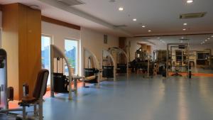 Fitness centrum a/nebo fitness zařízení v ubytování Sural Resort Hotel