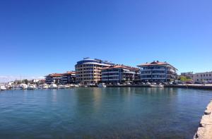 a view of a river with buildings and boats at Costa Azzurra Apartment in Grado