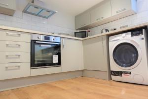 a kitchen with a washer and a washing machine at BrickSage Rooms, King's Lynn The Walks in Kings Lynn +5 photos