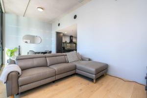 Posezení v ubytování Comfy 2BA 2BR Kingston Foreshore Apartment - Hosted by Canstay + 10 fotografií