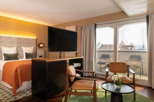 TV a/nebo společenská místnost v ubytování Hotel D - Basel - Fully Renovated 2025