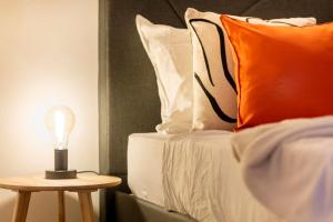 A bed or beds in a room at Elegant, Lugano Lake View, pool and private parking