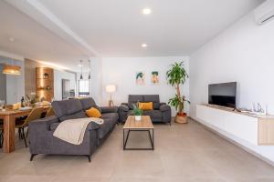 a living room with a couch and a table at Villa Empul La Caracola in Chiclana de la Frontera