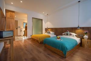Postel nebo postele na pokoji v ubytování Lijiang Snow Mountain Bengu Hotel-Shuhe Ancient Town Branch 丽江雪山奔鼓酒店-束河古镇店