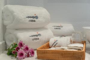Postel nebo postele na pokoji v ubytování Lijiang Snow Mountain Bengu Hotel-Shuhe Ancient Town Branch 丽江雪山奔鼓酒店-束河古镇店