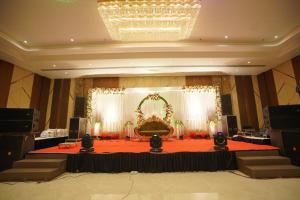 Hotel Abhinandan的休息区
