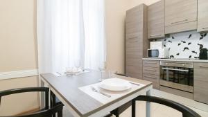 Kuchyňa alebo kuchynka v ubytovaní Italianway - Cannobio 8