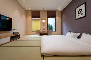 Postel nebo postele na pokoji v ubytování Lijiang Snow Mountain Bengu Hotel-Shuhe Ancient Town Branch 丽江雪山奔鼓酒店-束河古镇店