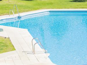 The swimming pool at or close to Cubo's Apartamento B1 2A Lubina del Sol