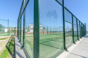 Tennis and/or squash facilities at Cubo's Apartamento B1 2A Lubina del Sol or nearby
