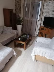 Postel nebo postele na pokoji v ubytování A Central Apartment