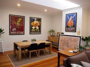 Χώρος καθιστικού στο Amazing location Walk to MCG Swan St Bridge Rd CBD