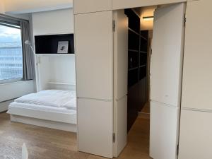 Posteľ alebo postele v izbe v ubytovaní Skyline City Loft