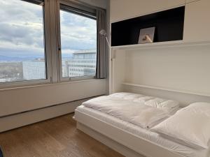 Posteľ alebo postele v izbe v ubytovaní Skyline City Loft