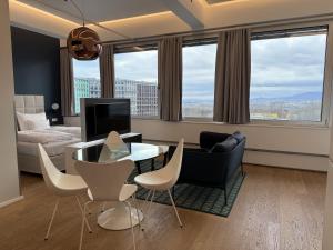 Posedenie v ubytovaní Skyline City Loft
