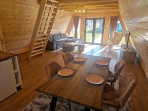 Posezení v ubytování GOLD A-frame Peștera Urșilor