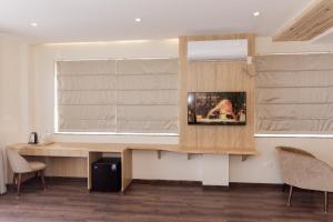 TV a/nebo společenská místnost v ubytování Hotel Chautari pvt ltd