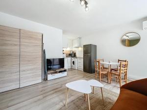 Kuchyňa alebo kuchynka v ubytovaní Studio Cosy - Balcon - Wifi - Free parking