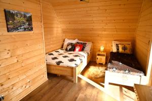 En eller flere senge i et værelse på Leśna Ostoja Szaflary