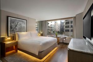 Postel nebo postele na pokoji v ubytování JW Marriott Auckland