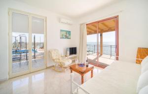 Televisyen dan/atau pusat hiburan di 2 Bedroom Amazing Home In Ciotta