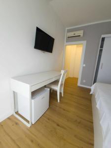a white desk in a room with a bedroom at Mare Blue in Pirovac