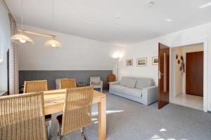 Khu vực ghế ngồi tại 2 Zimmer Wohnung, mit Sonnenterasse