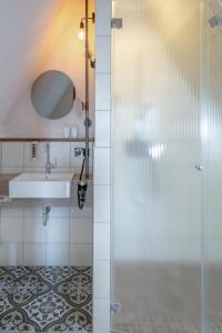 a bathroom with a shower and a sink at Hotel Luise & Luisenhof in Dinkelsbühl