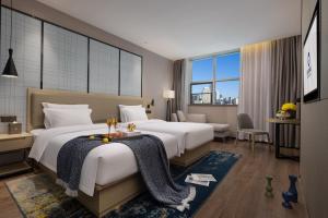 Giường trong phòng chung tại Starry Sky Garden Hotel Wuhan Hankou Railway Station Zhuyeshan Subway Station Branch