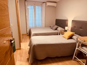 Postel nebo postele na pokoji v ubytování Hostal Patria Madrid