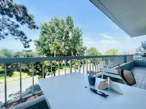 Balkoni atau teres di Appartement 6 pers face au Jaunay