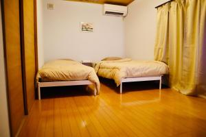 Postel nebo postele na pokoji v ubytování 桜の山荘