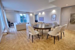a dining room with a table and chairs at Exclusive Villa Magnolia Apartment with Private Pool Cannes Center in Cannes