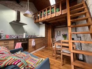 Η κουζίνα ή μικρή κουζίνα στο The Green Door Cottage