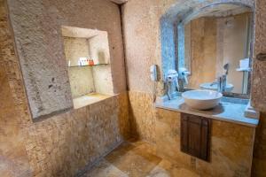 Koupelna v ubytování Kemerhan Cave Suites