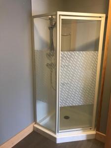 Koupelna v ubytování Loc-Appart SPM Chambre d'hôtes 3