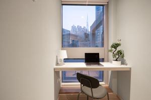 Next'Living - Luxury Private Room in a CoLiving Villa的电视和/或娱乐中心