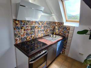 Kuchyň nebo kuchyňský kout v ubytování Villa in Adelsheim