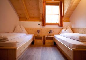 A bed or beds in a room at Gasserhof Aicha