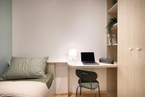Next'Living - Luxury Private Room in a CoLiving Villa的电视和/或娱乐中心