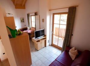 A television and/or entertainment centre at Gasserhof Aicha