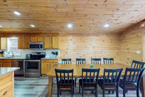 Foto sihtkohas White Haven asuva majutusasutuse Lakeside Timber Lodge galeriist